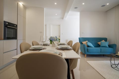 Seating area, Dining area