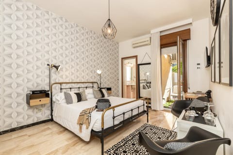 Bed, TV and multimedia, Photo of the whole room, Bedroom, air conditioner