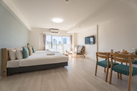 Bed, TV and multimedia, Living room, Photo of the whole room, Dining area, Bedroom