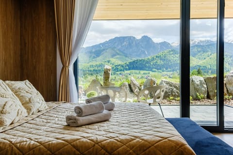 Bed, Day, Natural landscape, Photo of the whole room, Bedroom, Mountain view, towels