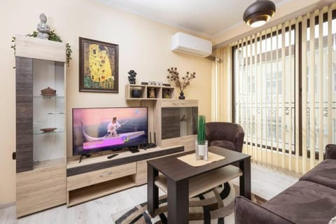 Communal lounge/ TV room, TV and multimedia, Living room