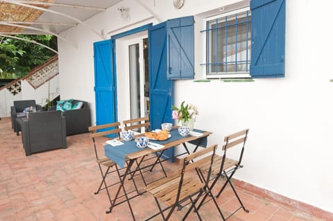 Property building, Off site, Balcony/Terrace