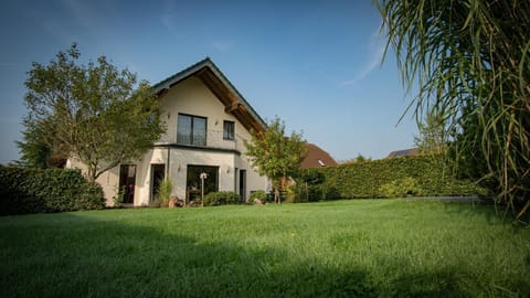 Ferienhaus MountFrosch mit Sauna und Naturpool House in Monschau