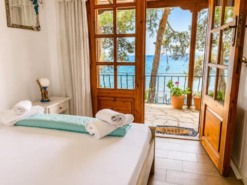 Bed, View (from property/room), Balcony/Terrace, Photo of the whole room, Bedroom, Sea view