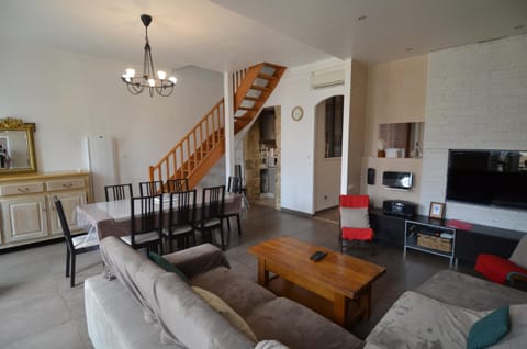 Communal lounge/ TV room, Living room