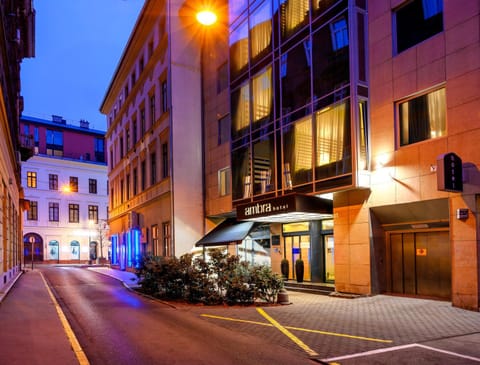 Property building, Facade/entrance, Night, Neighbourhood, City view, Street view, Location