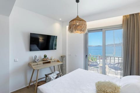Photo of the whole room, Sea view