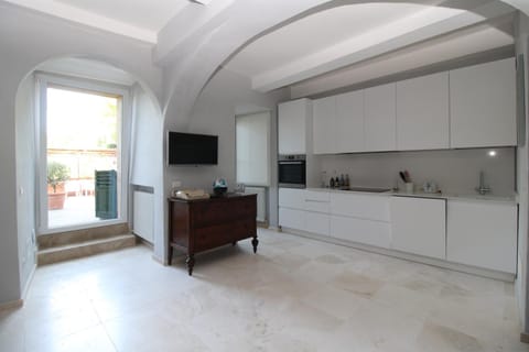 Restaurant/places to eat, Kitchen or kitchenette