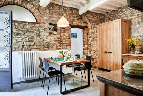 Facade/entrance, Dining area, kitchen