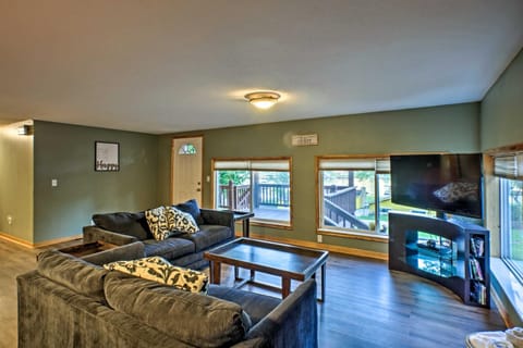 Boat Dock, Game Room Lakefront Sunrise Beach Home House in Lake of the Ozarks