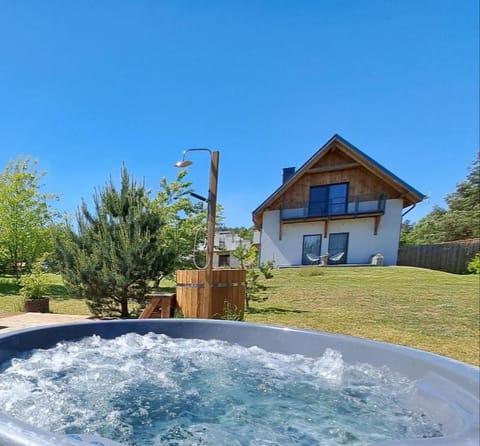 Property building, Spring, Day, Winter, Summer, Children play ground, Garden, Hot Tub, Sauna, Spa and wellness centre/facilities, Cycling, Evening entertainment, Autumn, On site, Garden view, Lake view, Landmark view, Area and facilities, Entertainment, Location, Family, heating, stove, sunbed, towels