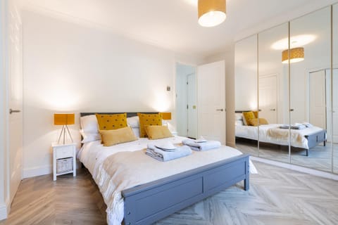 Hame by the Sea Apartment in England