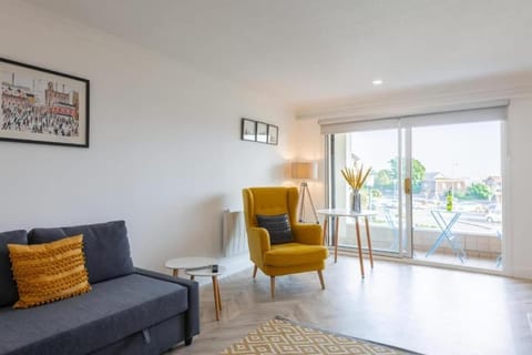 Hame by the Sea Apartment in England