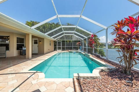 The Joint Venture - Cape Coral - Roelens Vacations House in Cape Coral