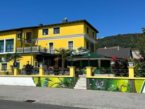 Property building, Day