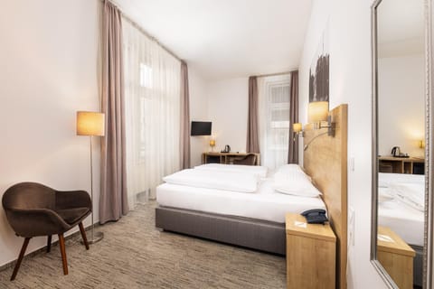 Bed, TV and multimedia, Photo of the whole room, Bedroom, hair dresser