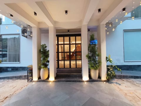 Facade/entrance