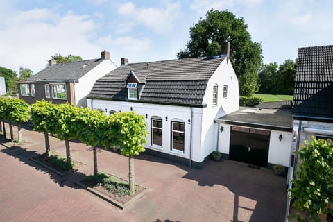 Property building, Neighbourhood