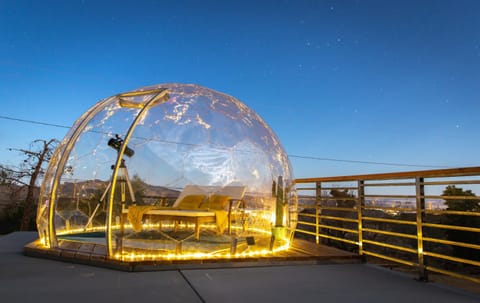 Joshua Tree West Casa - Hot Tub, Stargazing Dome, King Bed, Level 2 EV House in Joshua Tree