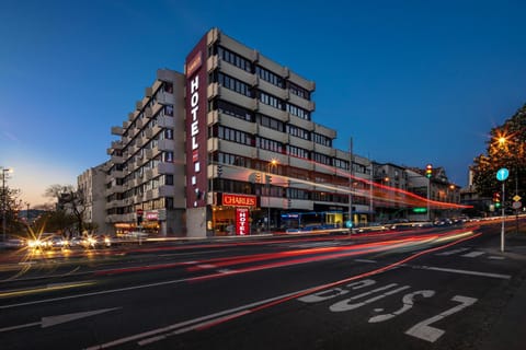 Facade/entrance, City view