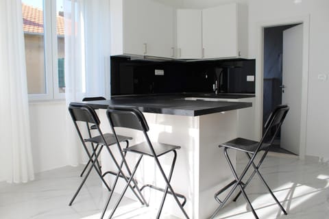 Kitchen or kitchenette, Dining area, Dinner