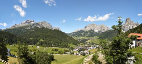 Pension Angelo Bed and Breakfast in Corvara