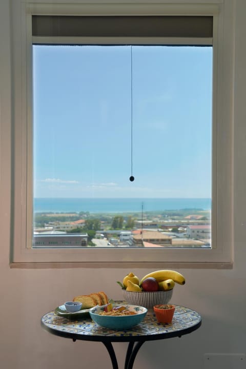 Food and drinks, Bedroom, Food, Sea view, Breakfast