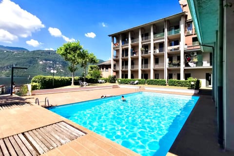 Lake view, Mountain view, Swimming pool