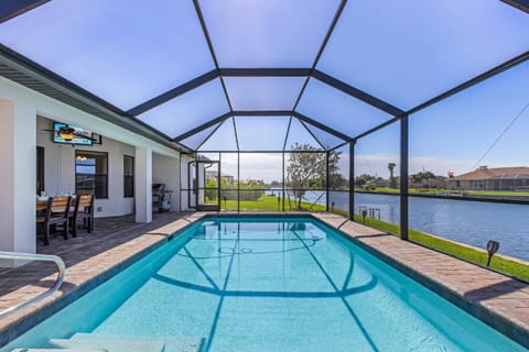 BRAND NEW Paradise with never ending Sunsets - Villa Chillax N Sunsets - Roelens Vacations House in North Fort Myers