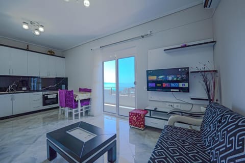 TV and multimedia, Kitchen or kitchenette, Living room, Seating area, Dining area