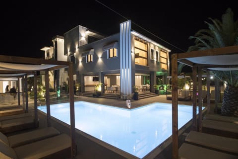 Property building, Swimming pool, Swimming pool