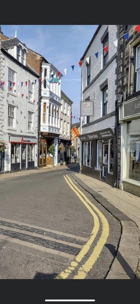 Property building, Neighbourhood, Street view
