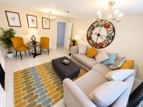 Living room, Seating area