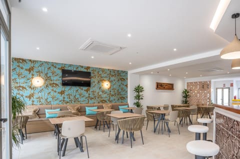 Property building, Restaurant/places to eat, Lounge or bar