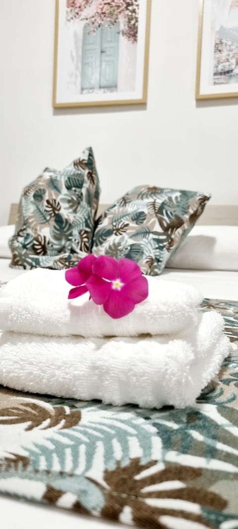 Bed, Decorative detail, Decorative detail, Bedroom, hair dresser