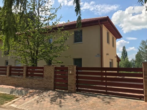 Property building, Facade/entrance, Off site, Street view