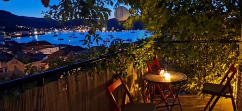 Stunning view-Maleni Apartment in Vis