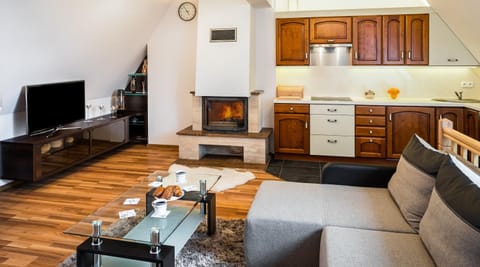 Communal lounge/ TV room, TV and multimedia, Living room