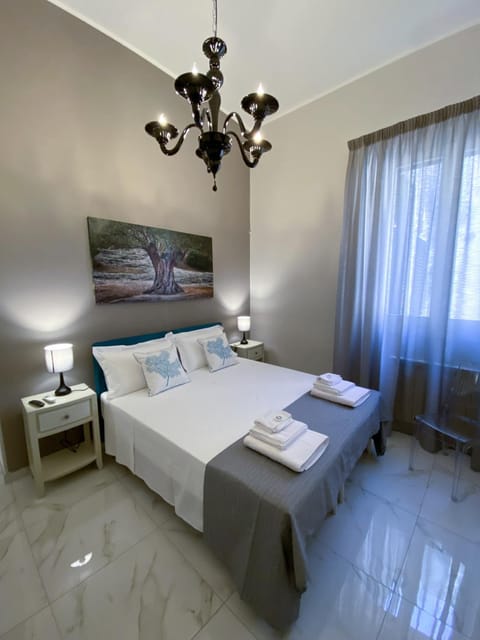 Bed, Bedroom, internet, towels, air conditioner
