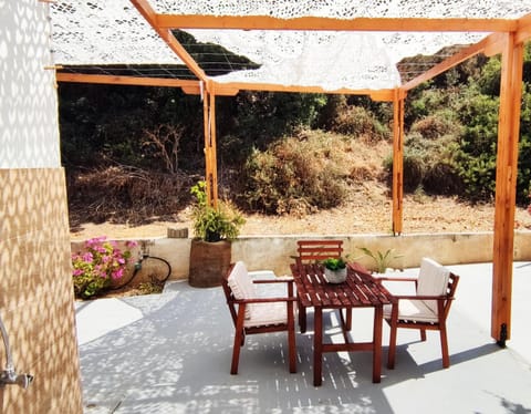 Mediterranean Seaside Authentic Beach House Apartment in Poli Crysochous