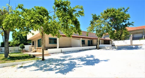 Property building, Patio, Facade/entrance