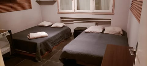 appartement 2 chambres fonctionnel a faire 2 pas du metro Bed and Breakfast in Lyon