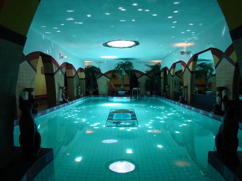 Swimming pool, Swimming pool