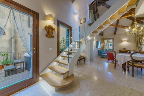 Hot Tub, Balcony/Terrace, Living room