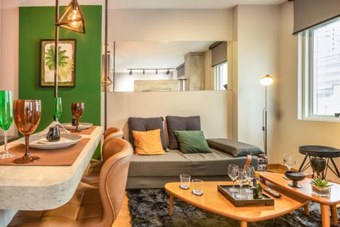 Living room, Seating area, Drinks