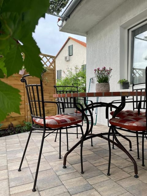 Patio, Day, Garden