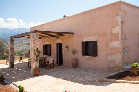 Property building, Patio, Spring, Day, Natural landscape, Mountain view