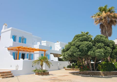 Property building, Day, Garden, Garden view