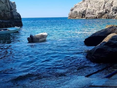 Rooms Korina & Mauro Ropa Mljet Bed and Breakfast in Dubrovnik-Neretva County