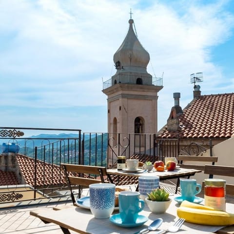 View (from property/room), Balcony/Terrace, Food